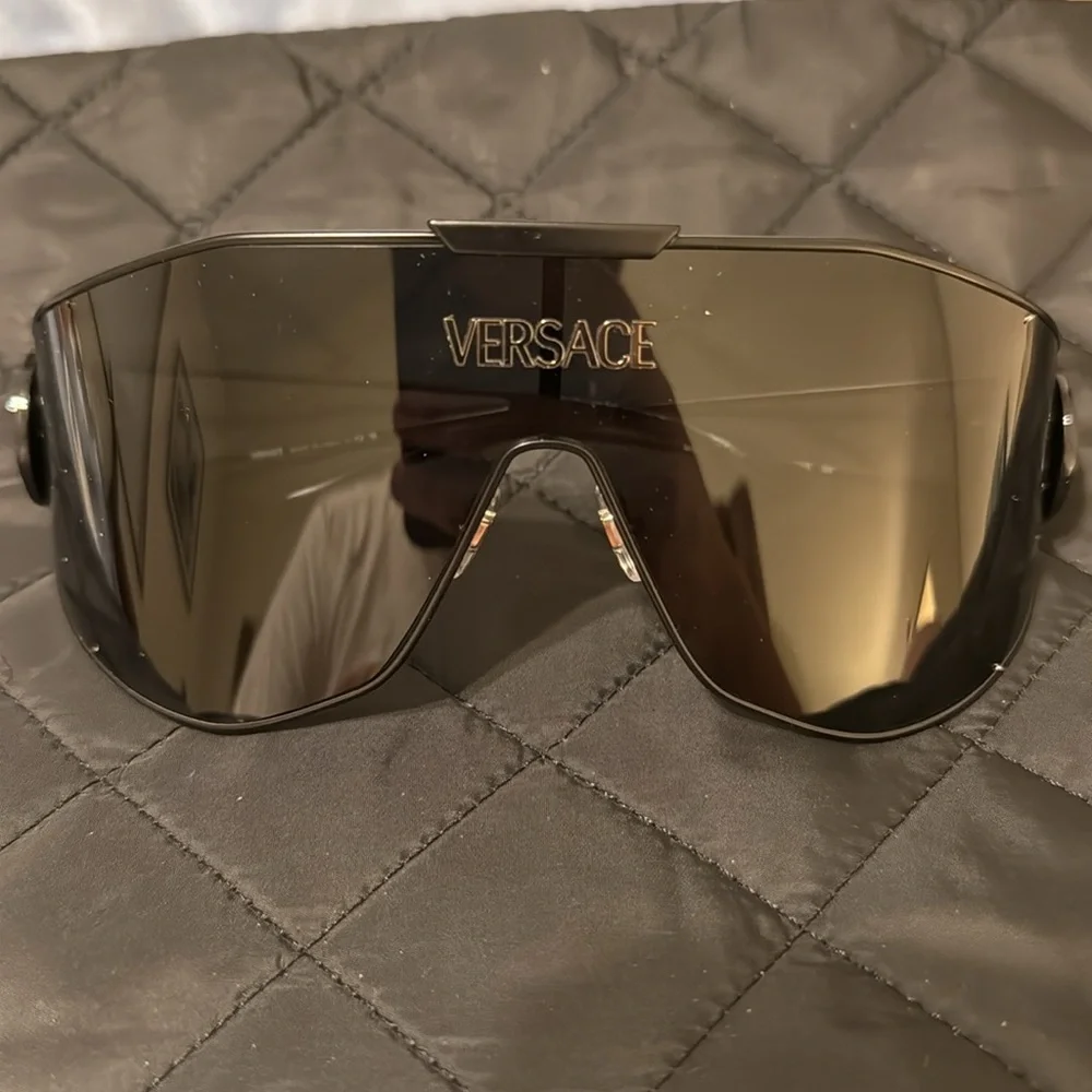 Versace VE2268 black rimmed shield sunglasses - Picture 3 of 7